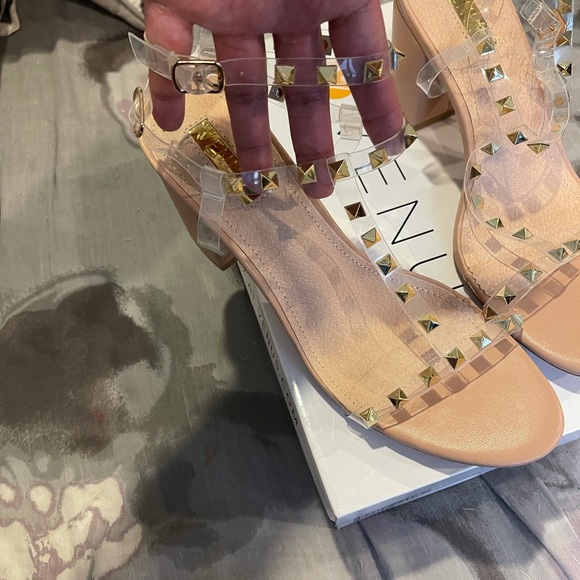 Transparent studded heel - Picture 4 of 5